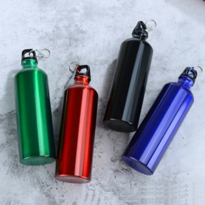 ⁠Aluminum water bottle with carabiner